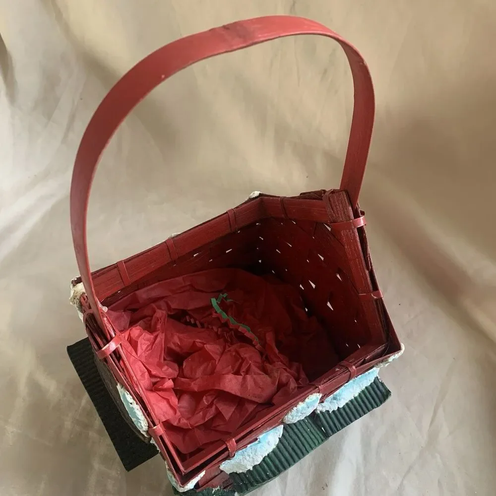 VTG Christmas Bamboo Basket, Santa Workshop 3D Effect, Small 6x6x11”